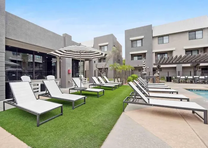 Apartment Cozysuites - Westgate With Pool 04