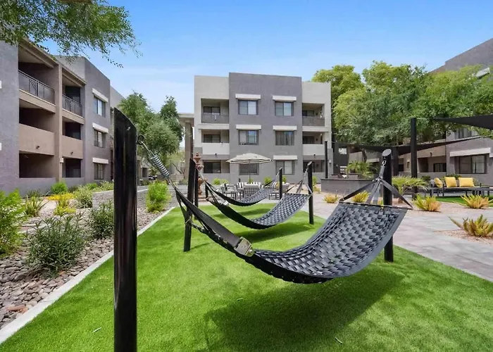 Apartment Cozysuites - Westgate With Pool 04 *